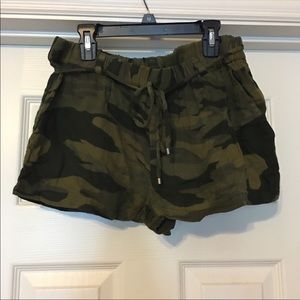 Camo elastic waist shorts